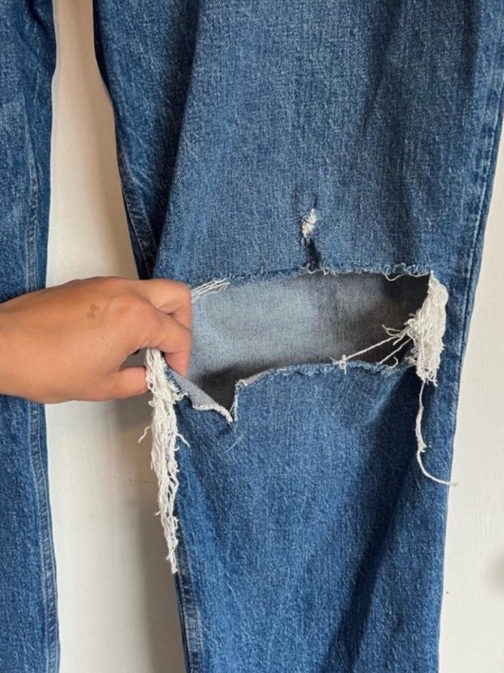Abercrombie and fitch the 90s straight ultra high rise distressed jeans
size 20 - Picture 7 of 8